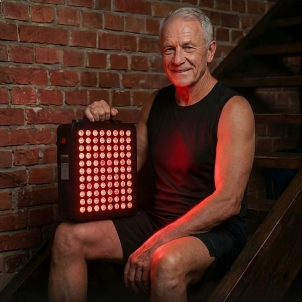 Panneau de luminothérapie pour homme senior